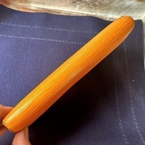 Louis Vuitton Monogram Canvas Sarah Wallet. Orange. - Picture 9 of 16